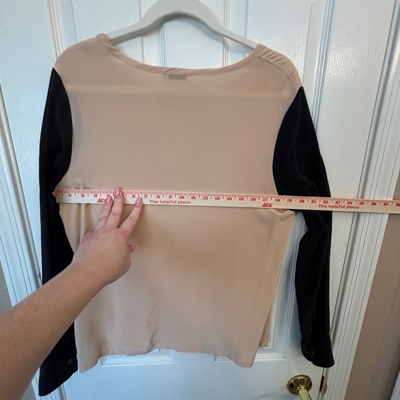 Equipment Beige and Black Long Sleeve Top Women’s L 100% Silk Style Q23-E315K - Picture 6 of 7